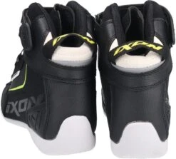 IXON ASSAULT EVO Stiefel 10 IXON ASSAULT EVO Stiefel -Motorradladen ixon assault evo steifel schwarz weiss fluo gelb 45 506011sg45 3 4
