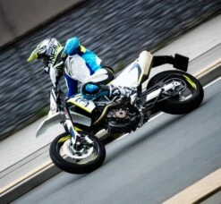 MACNA VOLTAGE Lederkombi 2-teilig 7 MACNA VOLTAGE Lederkombi 2-teilig -Motorradladen macna voltage lederkombi 2 teilig weiss blau gelb 60 402015wb60 1 3